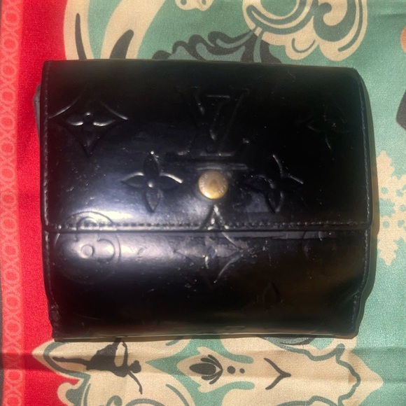 Louis Vuitton Momogram Vernis Elise Patent Calfskin Leather Wallet. EUC.